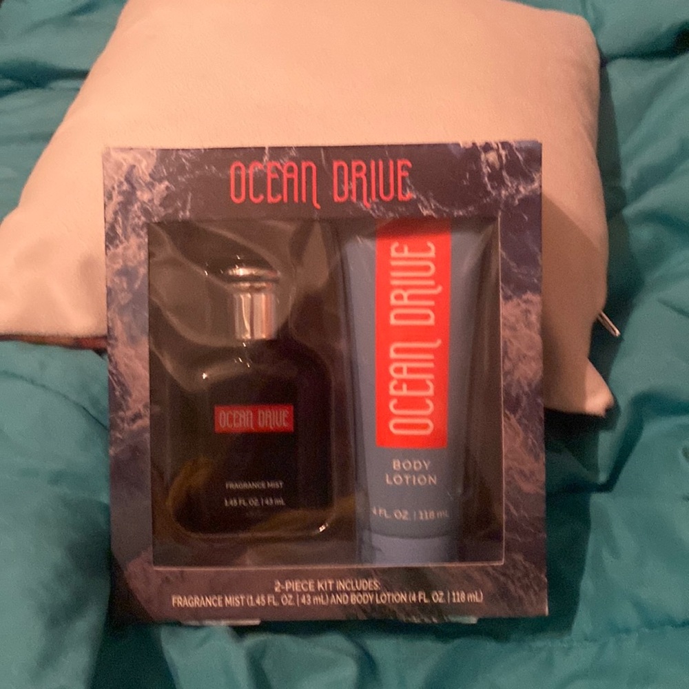 New in package! Mens fragrance set!